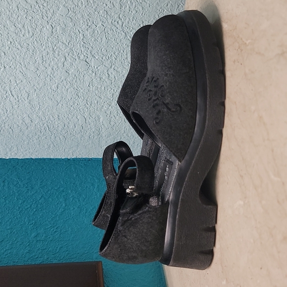 Girl's Dress Shoes with Chunky Heel - Picture 7 of 7